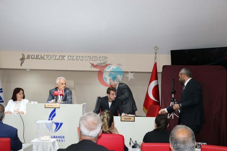 Güzelbahçede Belediye Başkan Vekili Ayşe Akın oldu