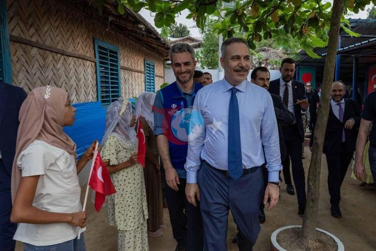 Dışişleri Bakanı Fidan, Bangladeşte mülteci kamplarını ziyaret etti
