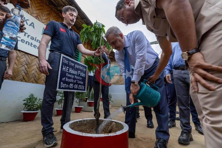 Dışişleri Bakanı Fidan, Bangladeşte mülteci kamplarını ziyaret etti