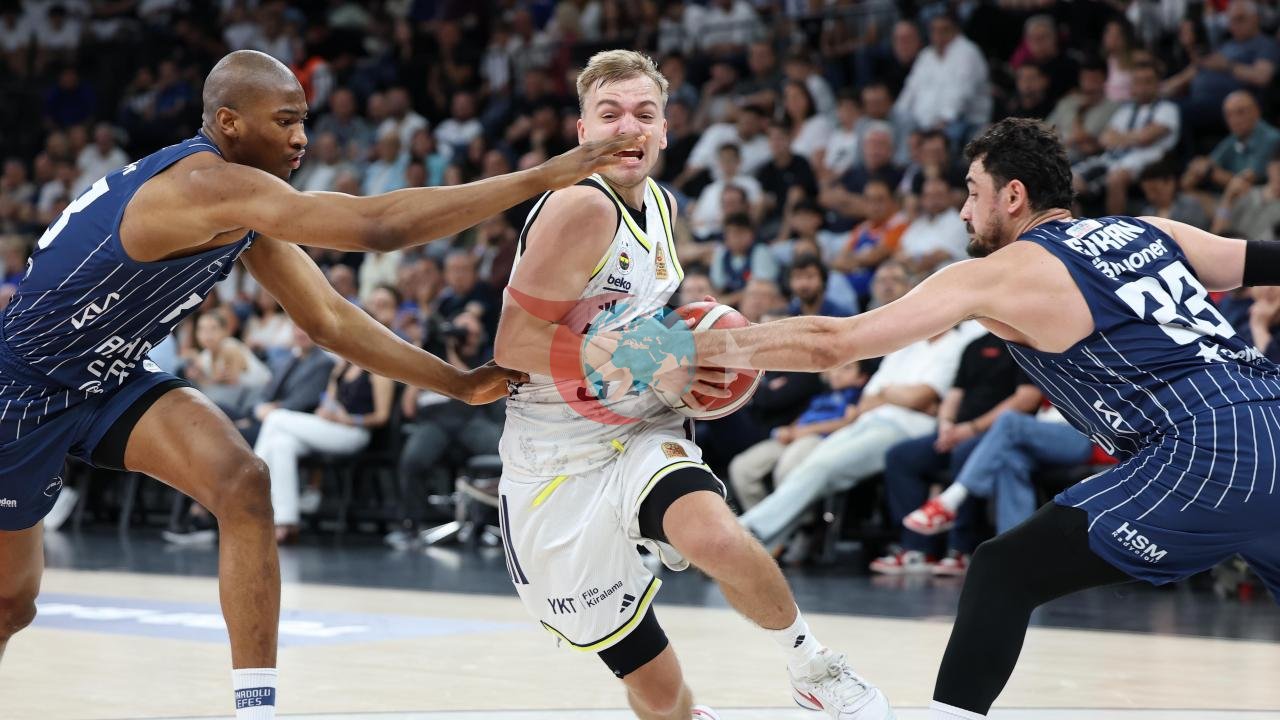 Anadolu Efes, Fenerbahçe'yi Geçerek Finale Bir Adım Daha Yaklaştı