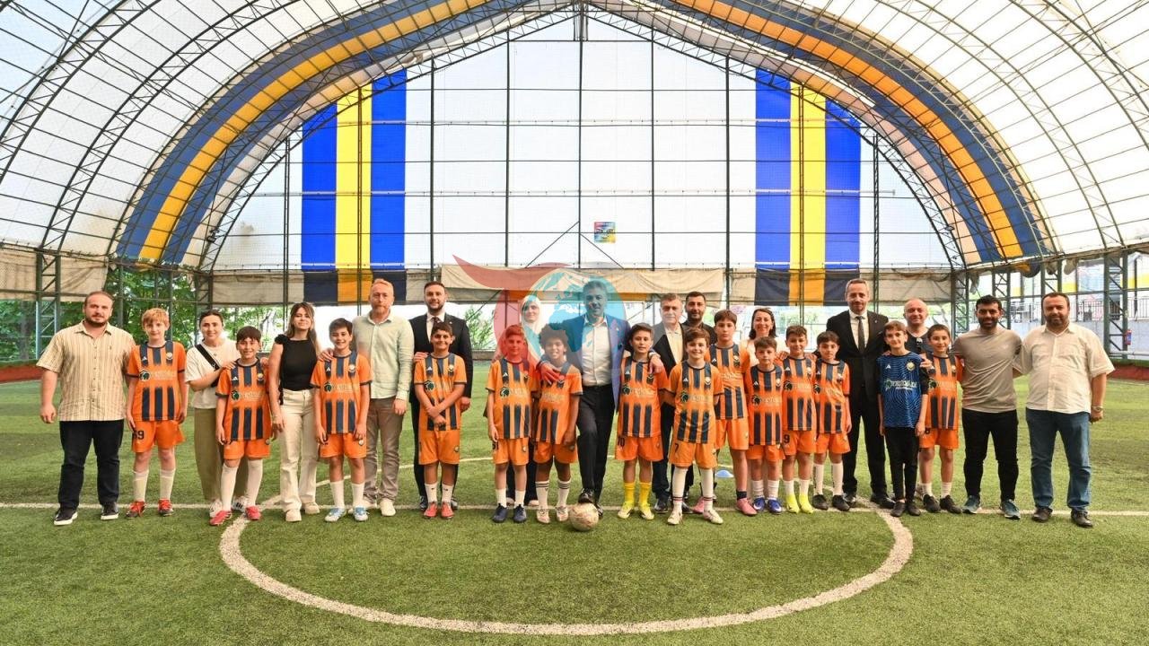 Cüneyt Yüksel'den Küçükçekmece Sinop Spor'a Destek Ziyareti