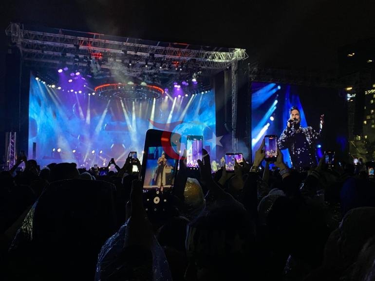 Tarkan Ankarada pərəstişkarları ilə görüşdü