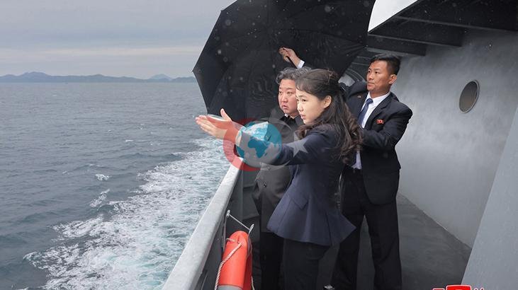 Kim Jong-un ve Kızı Kuzey Kore'nin Donanma Gücünü İnceledi
