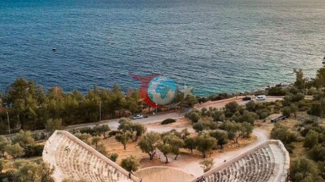Antik Tiyatroda Milli Heyecan: Kaş'ta Tarihi Futbol Gecesi