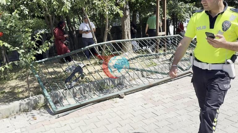 Okul önünde korku dolu anlar Fren yerine gaza basan sürücü velilerin arasına daldı: 6 yaralı
