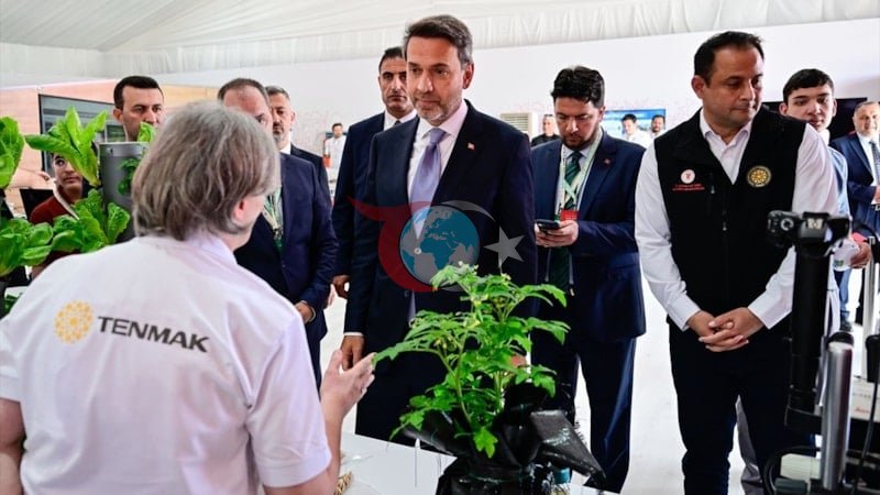 Alparslan Bayraktar, Sıfır Atık Festivali'ni ziyaret etti: Gençlerle buluştu