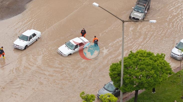 Kayseri'de Sağanak ve Dolu Hayatı Olumsuz Etkiledi