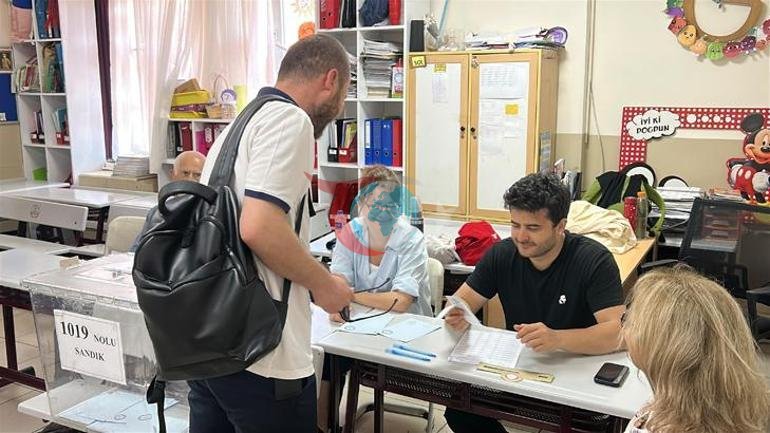 İstanbulun 7 ilçesinde sandıklar kuruldu Bazı mahallelerde ara seçim heyecanı