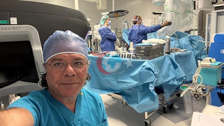 Türk Profesör İngiltere'de Tarihi Bir Canlı Ameliyat Gerçekleştirecek