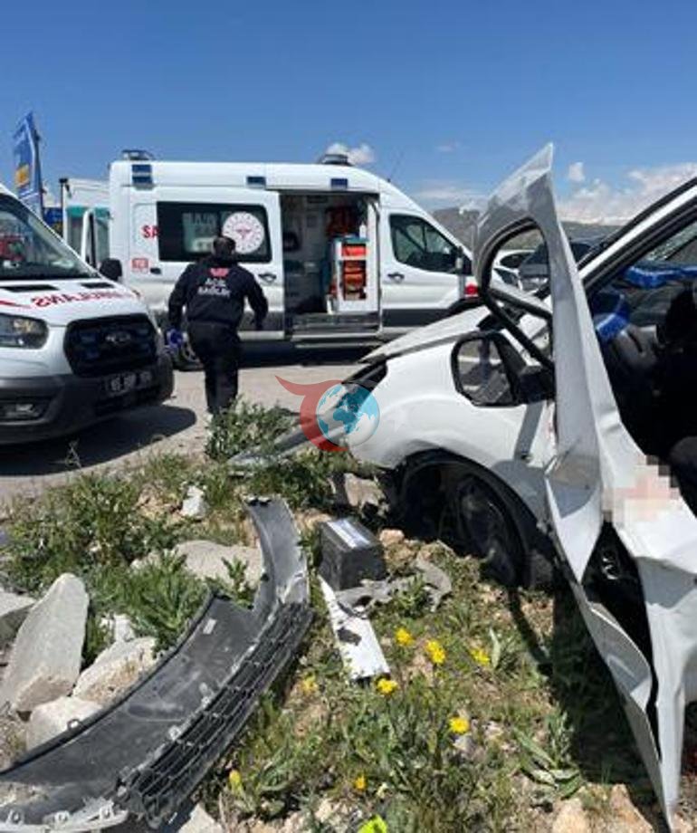 Vanda dəhşətli qəza qovşaqda can itkisi oldu: 4 ölü, 2 yaralı