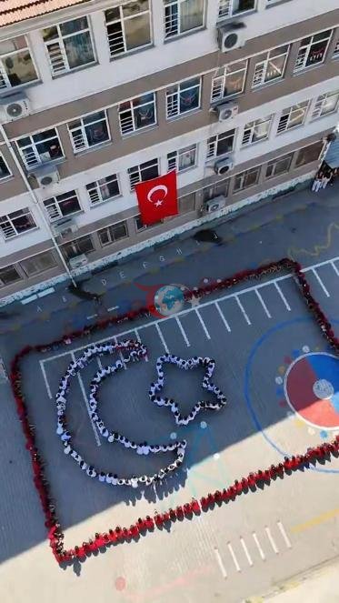 Şırnaktan Milli Takıma Ay-Yıldızlı koreografili destek