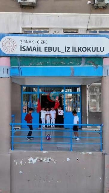 Şırnaktan Milli Takıma Ay-Yıldızlı koreografili destek