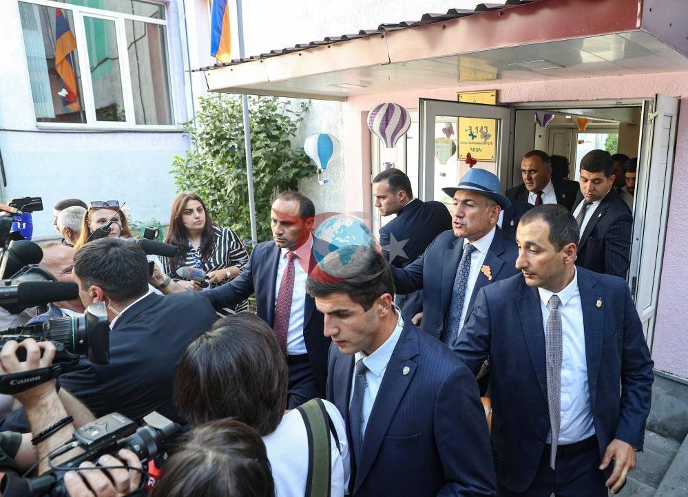 Ermenistan Başbakanı Nikol Paşinyan ülkesinin genel seçimleri için oyunu kullandı.