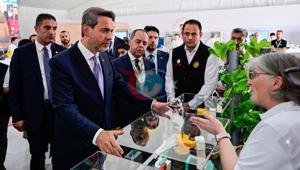 Enerji ve Tabii Kaynaklar Bakanı Bayraktar, Sıfır Atık Festivalindeki bakanlık standını ziyaret etti