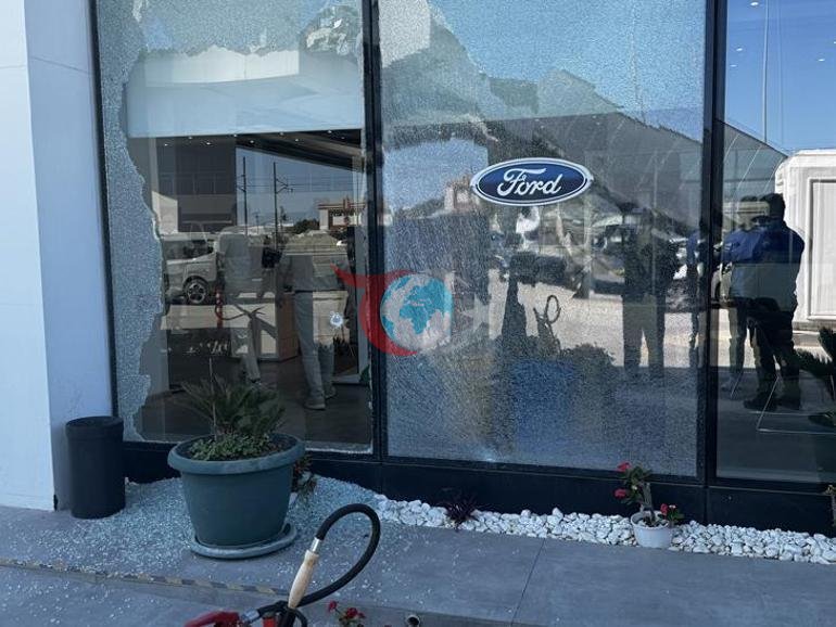 İstanbulun ardından bu kez Antalya Otokoç yetkili servisine silahla ateş açıldı