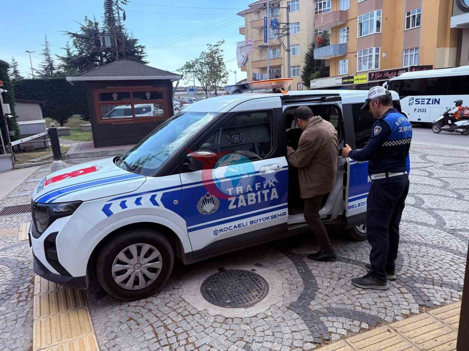 Kocaeli Zabıtası'ndan Alzheimer Hastasına ve Kayıp Eşyalara Yardım