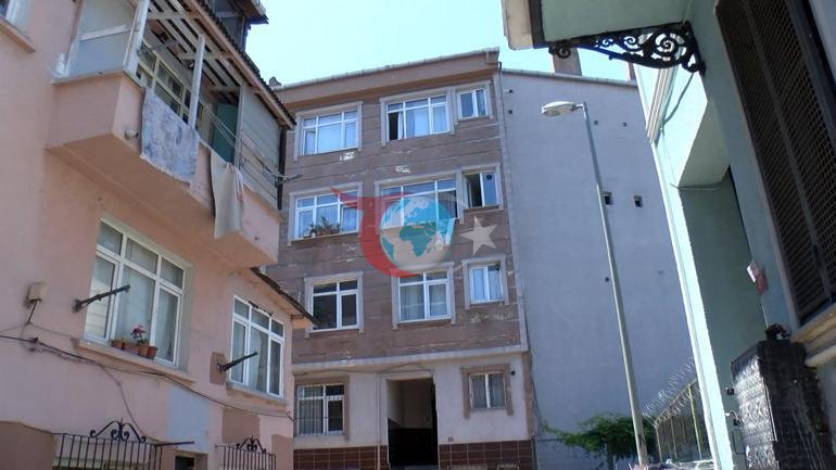 Fatihdə terror Anasını pul verməyincə bıçaqla girov götürdü: Pəncərədən qaçmağa çalışdı=