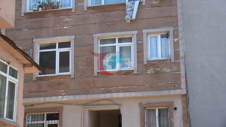 Fatihdə terror Anasını pul verməyincə bıçaqla girov götürdü: Pəncərədən qaçmağa çalışdı