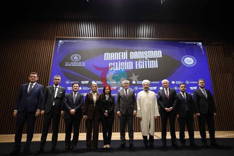 Bakan Bak: Gençlerimizin manevi gıdalarını sağlıyoruz