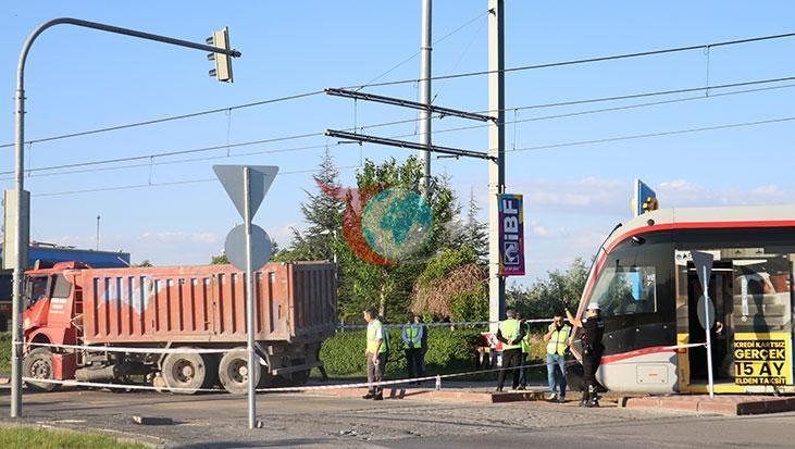 Kayseri'de Tramvay ve Kamyon Kazası: Yaralılar Hastaneye Kaldırıldı