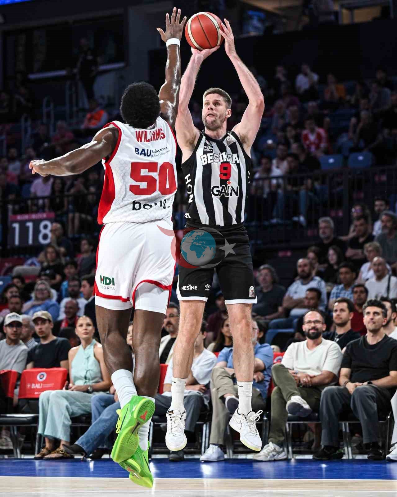 Beşiktaş, Bahçeşehir Koleji'ni Yenerek Seriyi Eşitledi