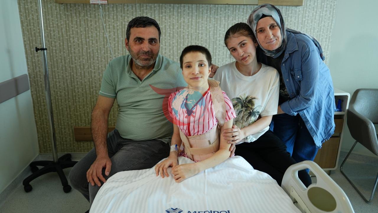 10 Yaşındaki Yaren Avşar'ın Skolyozla Mücadelesi Mutlu Sonla Bitti