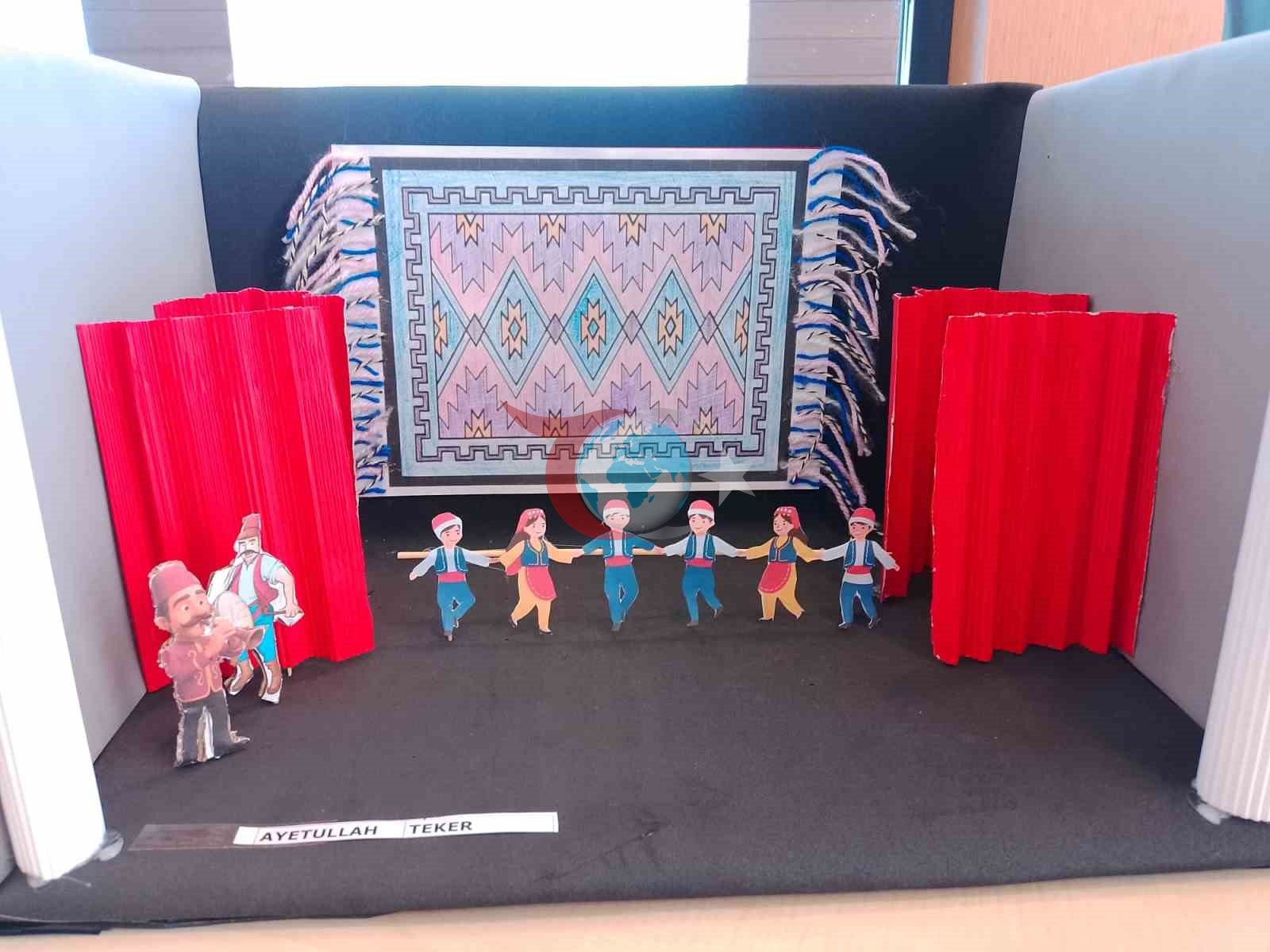 Van YYÜ'de Tiyatro Dekorları Sergisi Büyük İlgi Gördü