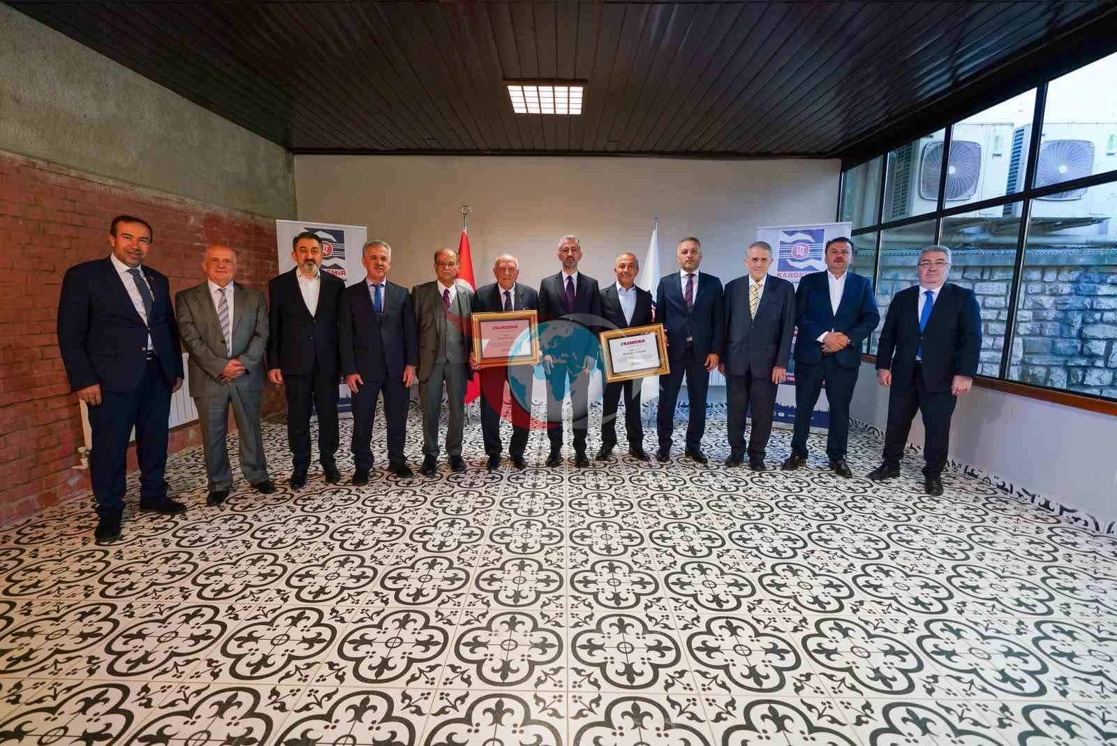 KARDEMİR'de Onursal Başkanlık Unvanları Sahiplerini Buldu