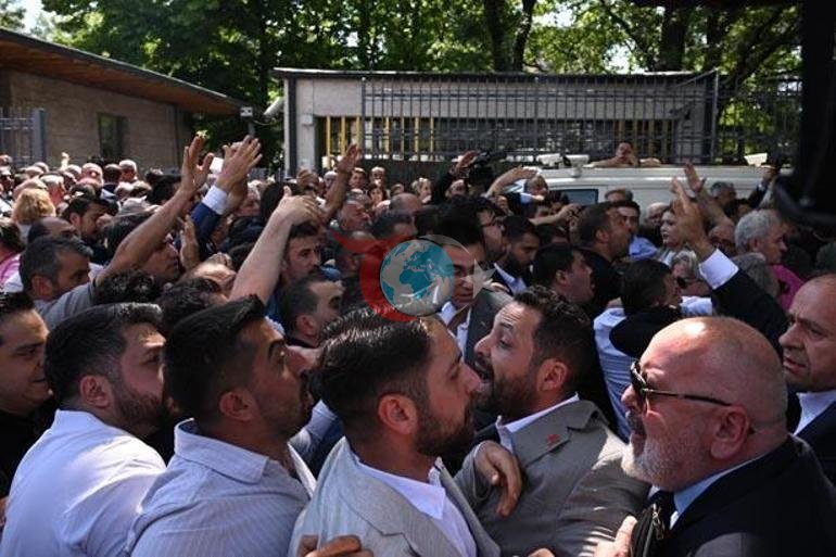 TBMM önünde CHPliler arasında arbede