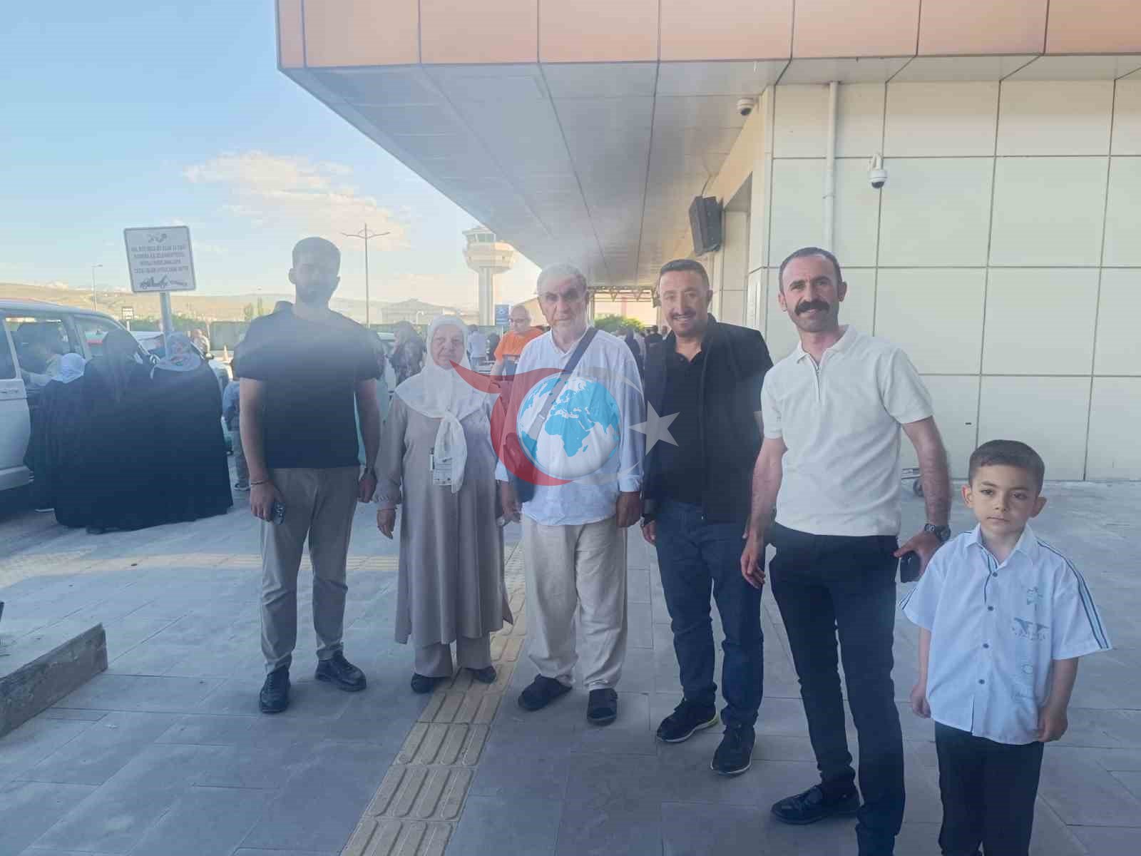 Van'dan Dönen İlk Hac Kafilesi Dualarla Karşılandı