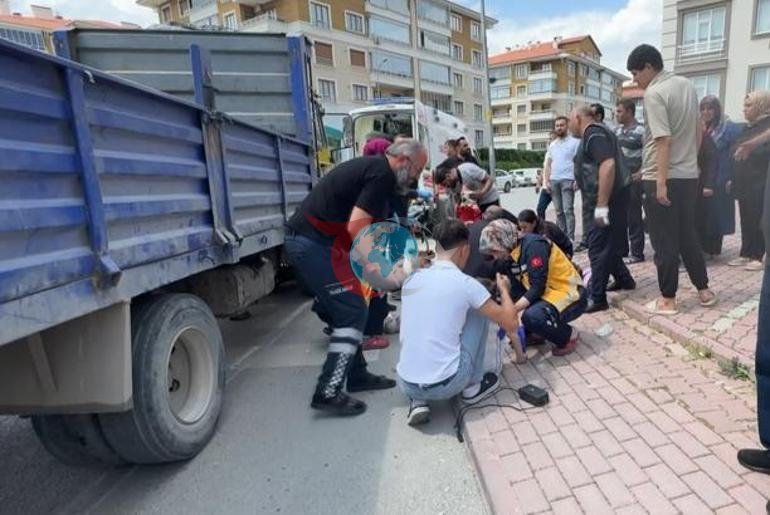 Konyada dehşet anları Kamyonetin altında kaldılar: 3ü çocuk 4 yaralı