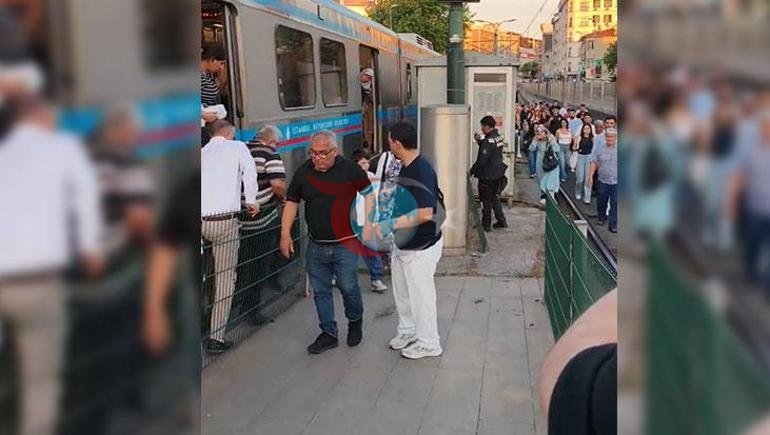 İstanbulda tramvay hattında korkutan trafo yangını Yolcular raylara indi