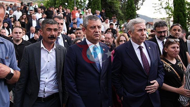 Özgür Özel ve Mansur Yavaş, Ferdi Zeyrek'i Anma Programında Buluştu