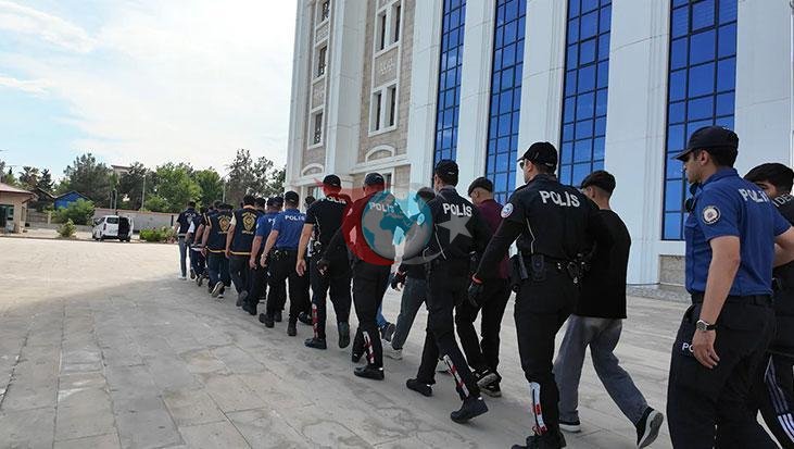 Adıyaman'da Sosyal Medyada Silah Gösteren 14 Şüpheli Tutuklandı