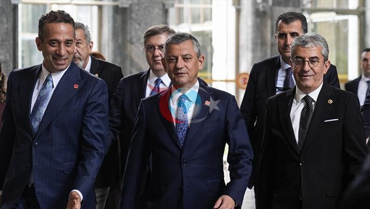 Özgür Özel'in Yeni Parti Arayışı ve DSP'den Gelen Tepkiler