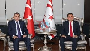 Bakan Çiftçi temaslar için KKTCye geldi Bakan Çiftçi temaslar için KKTCye geldi