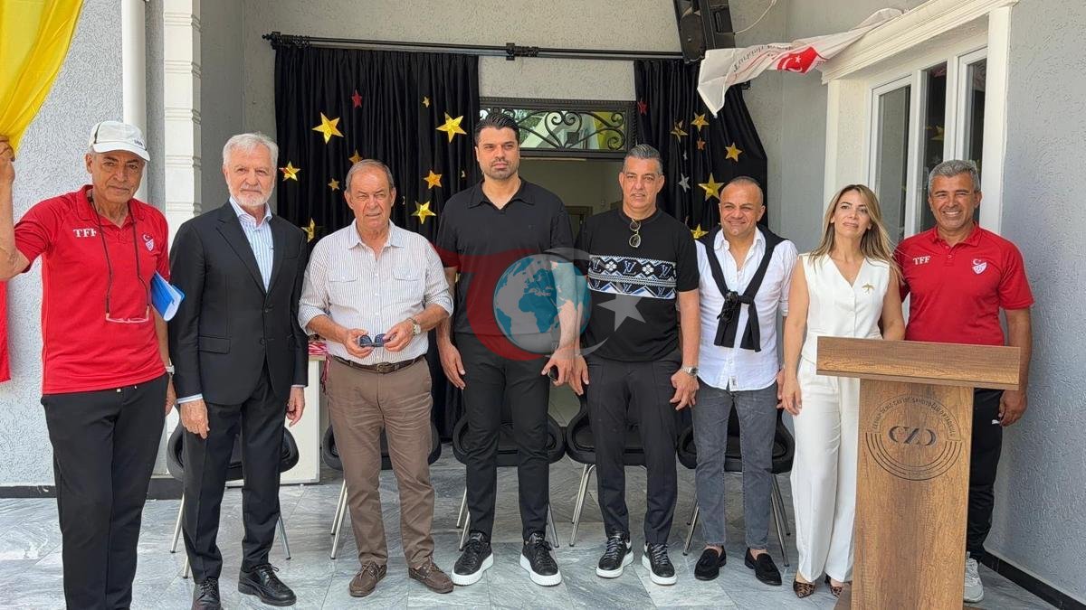 İskenderun'da Spor Şöleni: Gençler Eski Futbolcularla Buluştu
