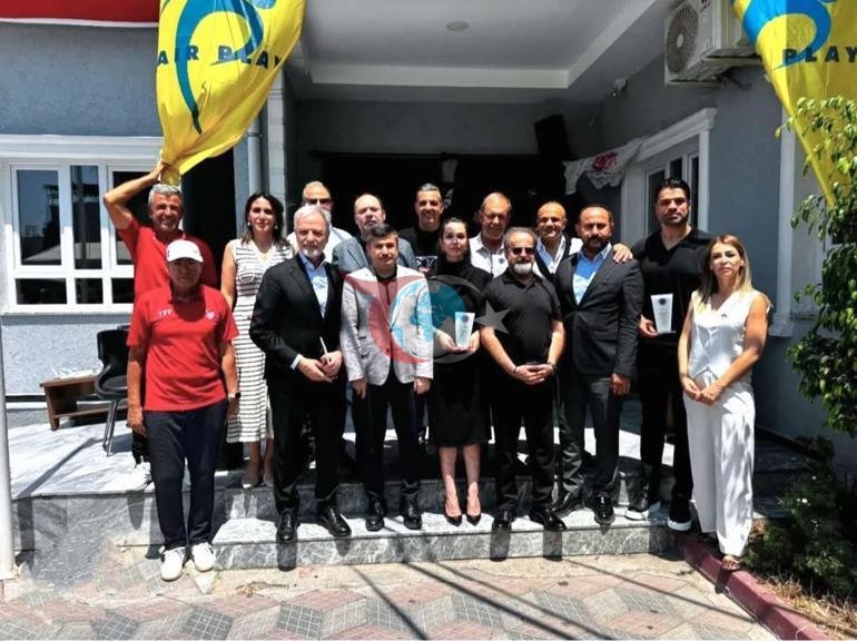 İskenderunda tələbələr keçmiş futbolçu və məşqçilərlə görüşüb