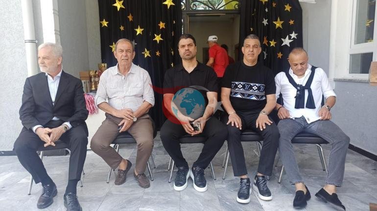 ฤฐskenderunโda รถฤrenciler, eski futbolcu ve teknik direktรถrlerle buluลtu