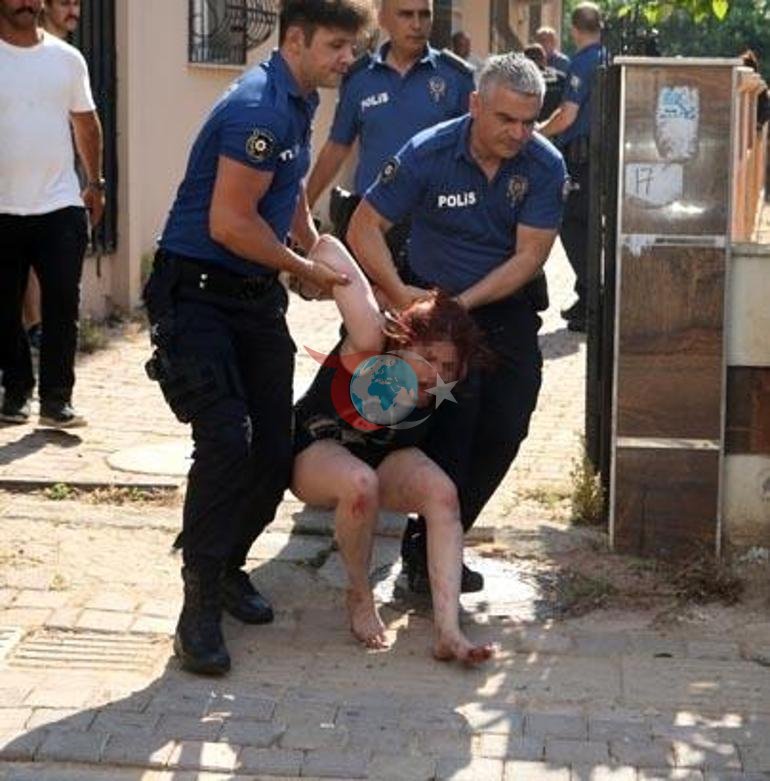 Qonşular iyləyib xəbər verdilər. O, qandallanıb evdən çıxarıldı