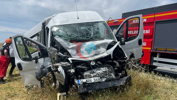 Keşan'da Personel Servisi Tankere Çarptı: Yaralılar Var