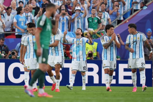 Linoel Messi ilk maçta şov yaptı Dünya Kupası tarihinin en çok gol atan iki oyuncusundan biri oldu - Resim: 2