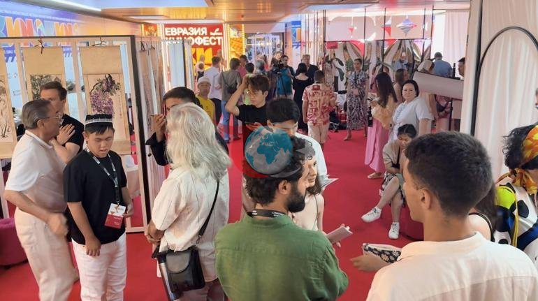 Çanta sındıran filmin dünya premyerası Beynəlxalq Avrasiya Film Festivalında oldu