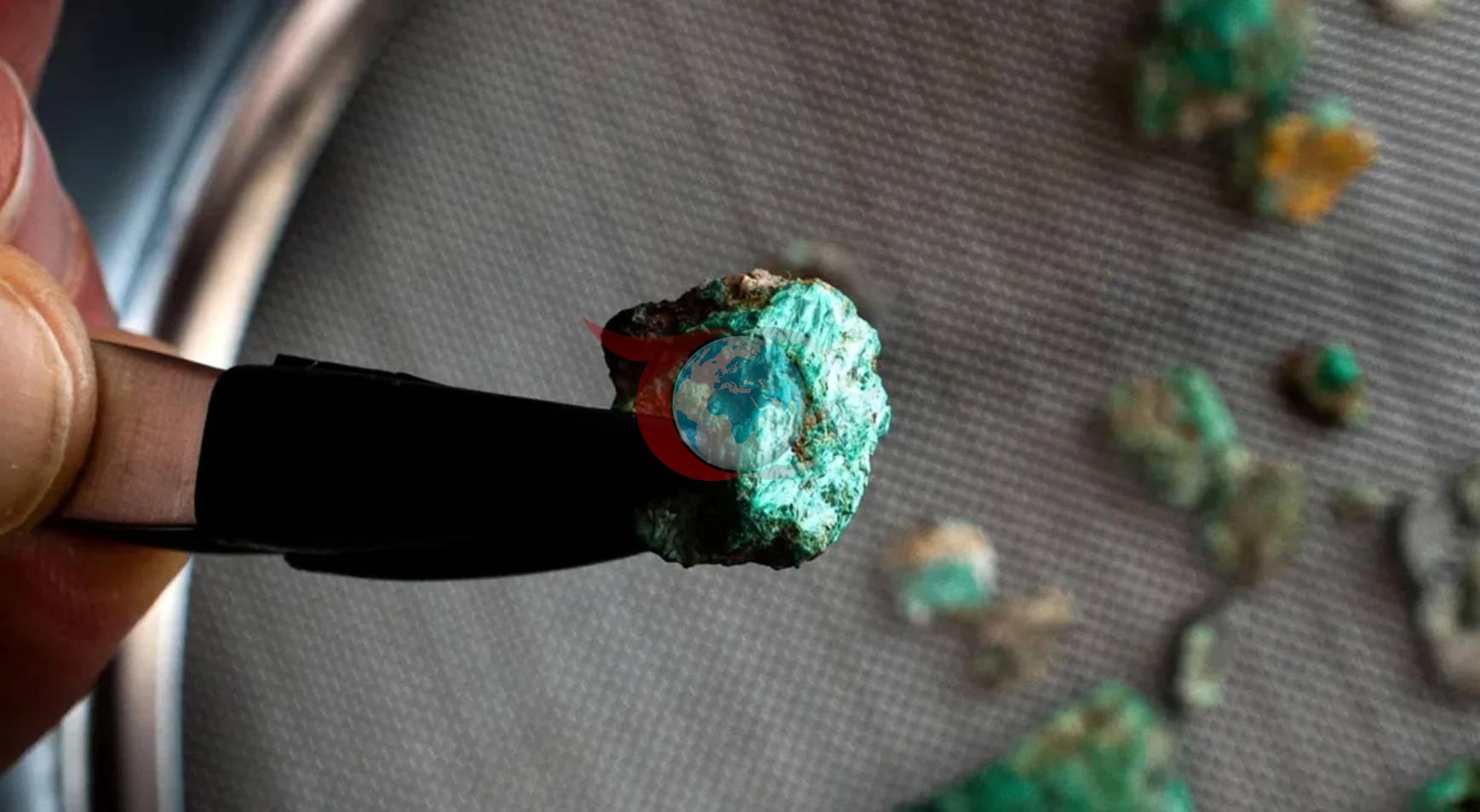 İspanya'da Binlerce Yıllık Gizem: Mağarada Çocuğa Ait Diş ve Yeşil Mineraller Bulundu