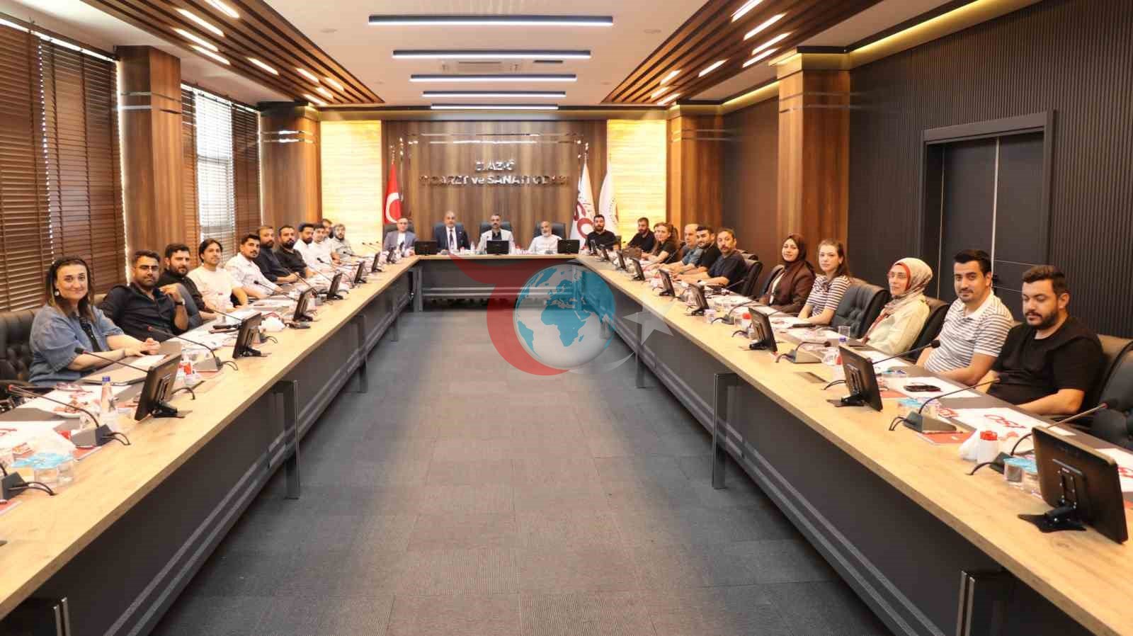 Elazığ'da Elektrik Mühendisleri Sektör Toplantısında Buluştu