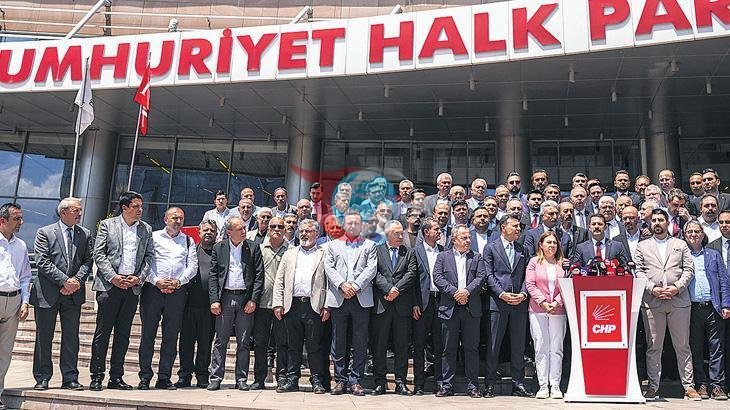 Özgür Özel'den Kurultay Hamlesi: CHP'de Kritik İmzalar Sunuldu