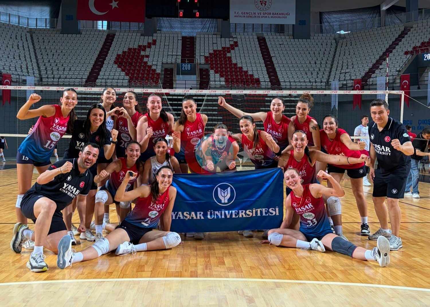 Yaşar Üniversitesi Kadın Voleybol Takımı Türkiye Şampiyonu Oldu