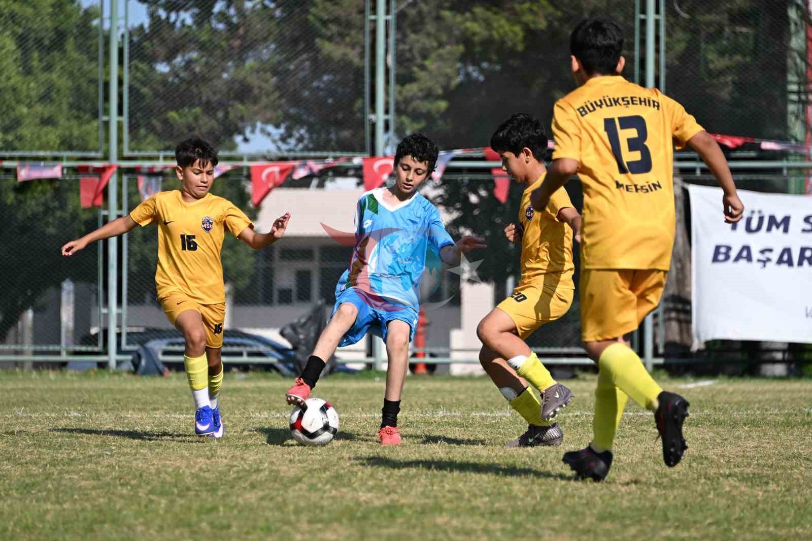 Mersin'de Çocuk Futbol Şöleni: 3 Bin Çocuk Sahaya Çıktı