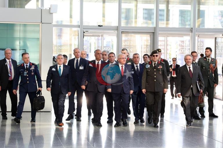 Bakan Güler, NATO Savunma Bakanları Toplantısında aile fotoğrafına katıldı