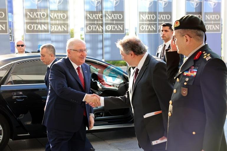Nazir Gülər NATO Müdafiə Nazirləri Toplantısında ailə fotosuna qatıldı